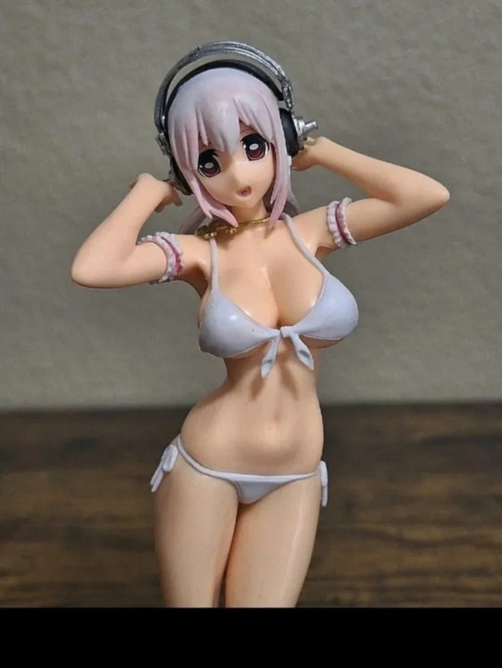 Sexy Anime Babe Wearing Bikini & Headphones Figure/Figurine.